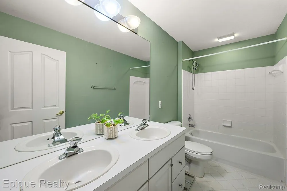 1909 Catlin Drive Rochester City, MI 48306