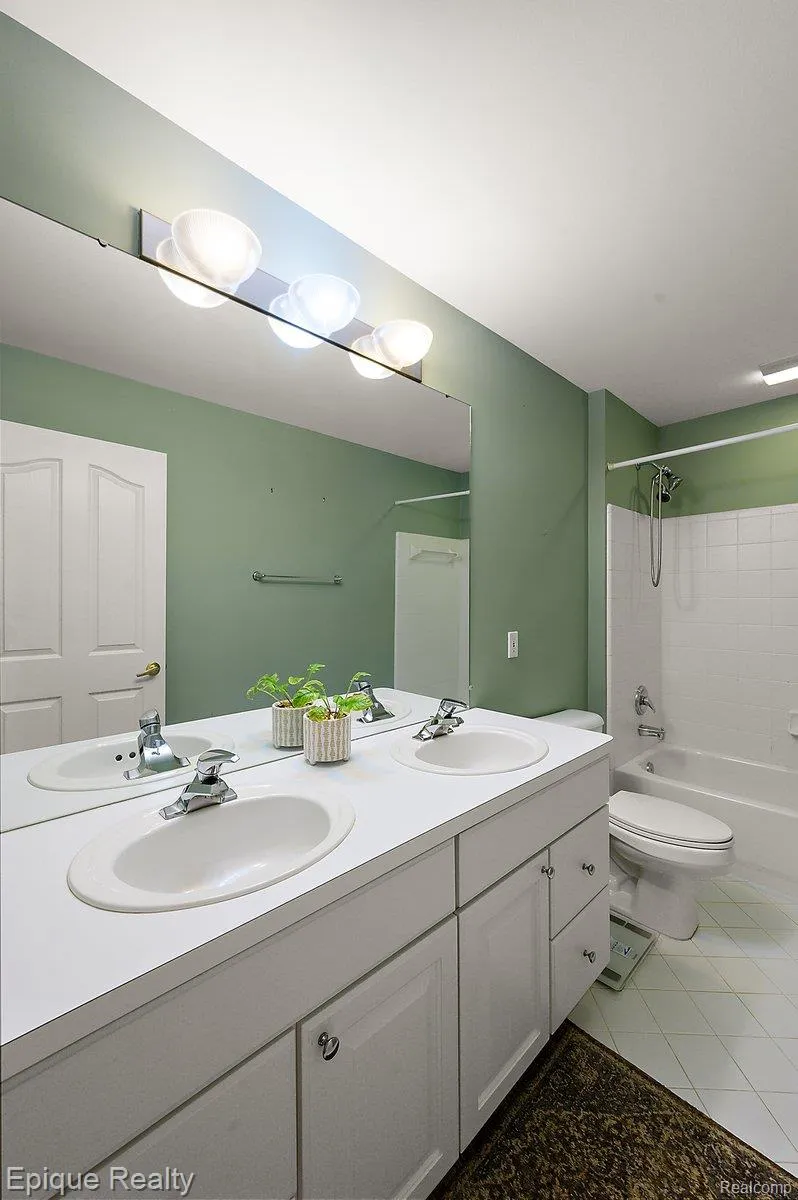 1909 Catlin Drive Rochester City, MI 48306