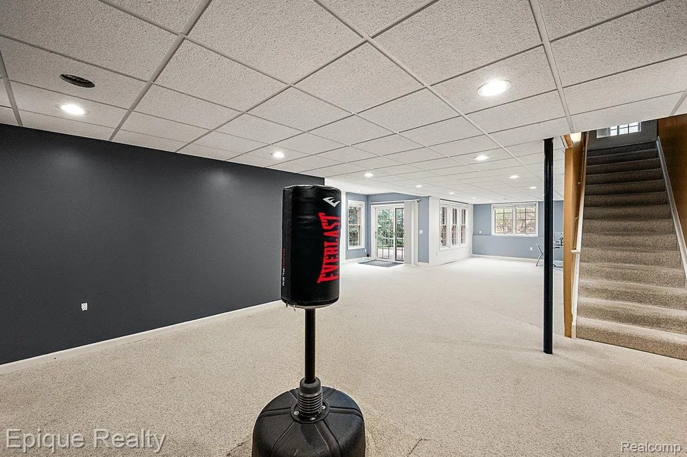 1909 Catlin Drive Rochester City, MI 48306