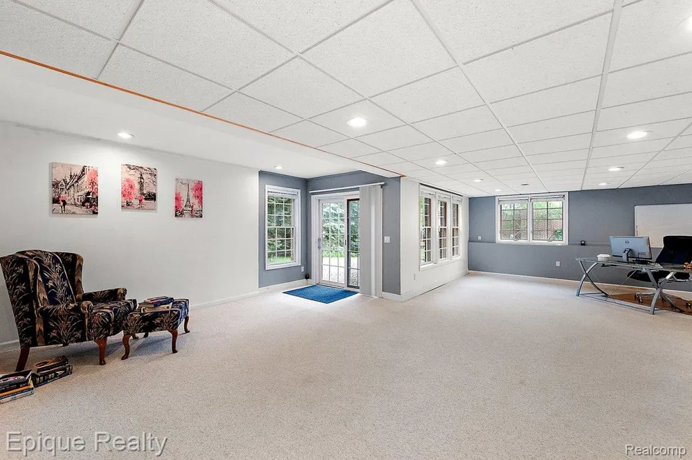 1909 Catlin Drive Rochester City, MI 48306