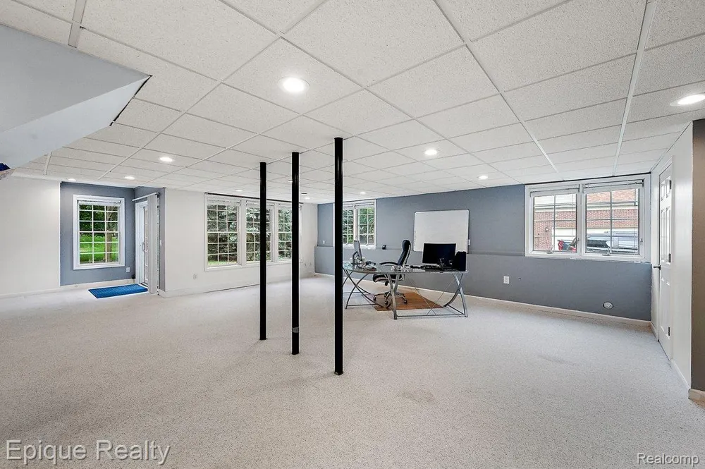 1909 Catlin Drive Rochester City, MI 48306
