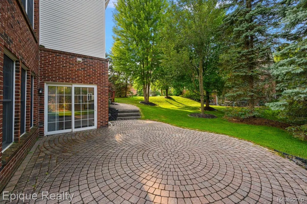 1909 Catlin Drive Rochester City, MI 48306