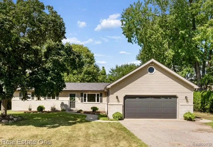 1457 Cambria Drive Troy City, MI 48085