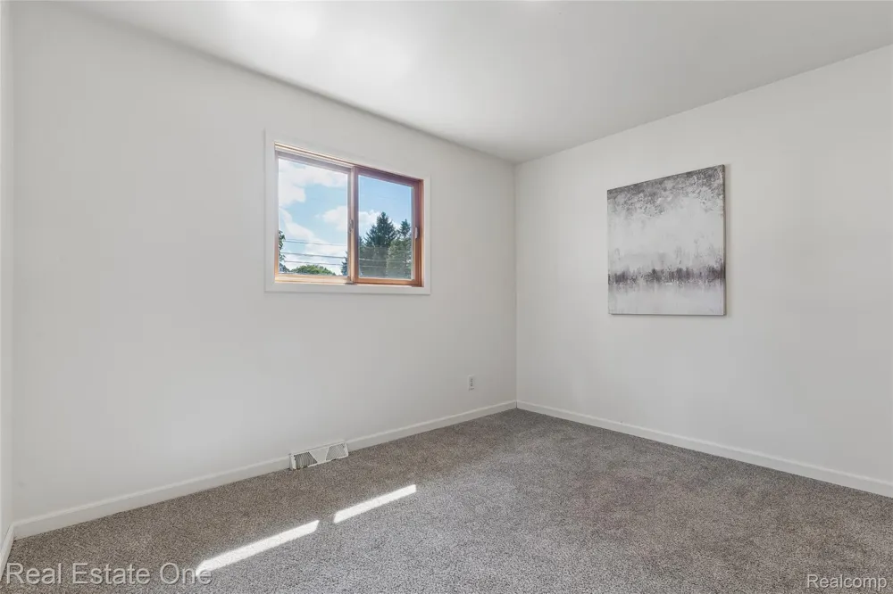 1457 Cambria Drive Troy City, MI 48085