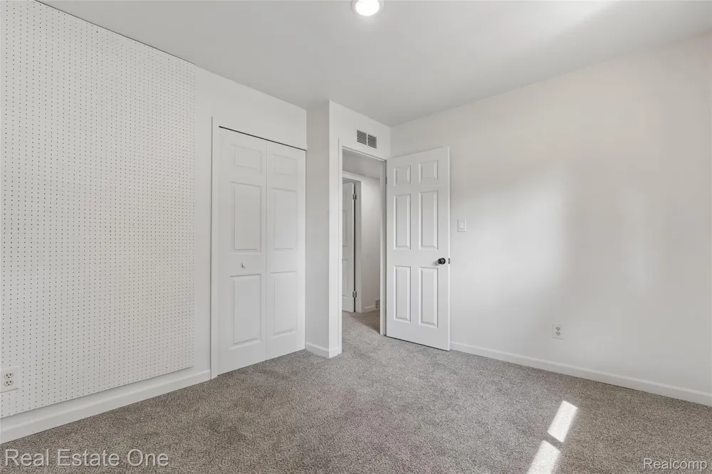1457 Cambria Drive Troy City, MI 48085