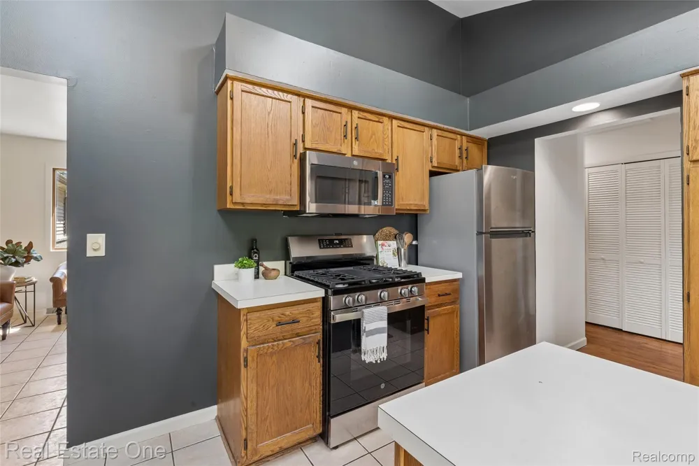 1457 Cambria Drive Troy City, MI 48085