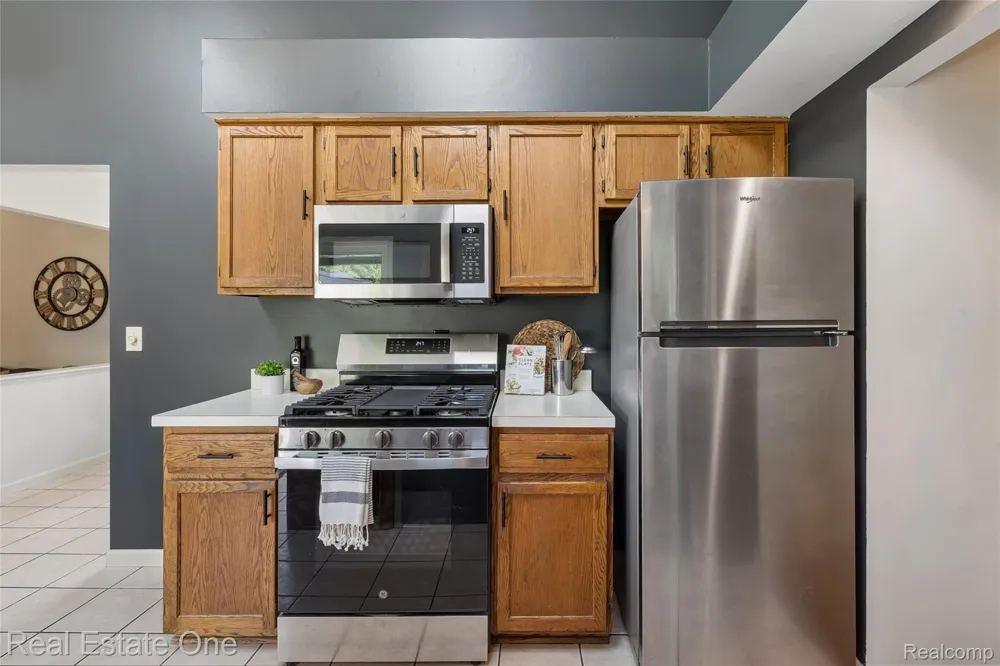 1457 Cambria Drive Troy City, MI 48085