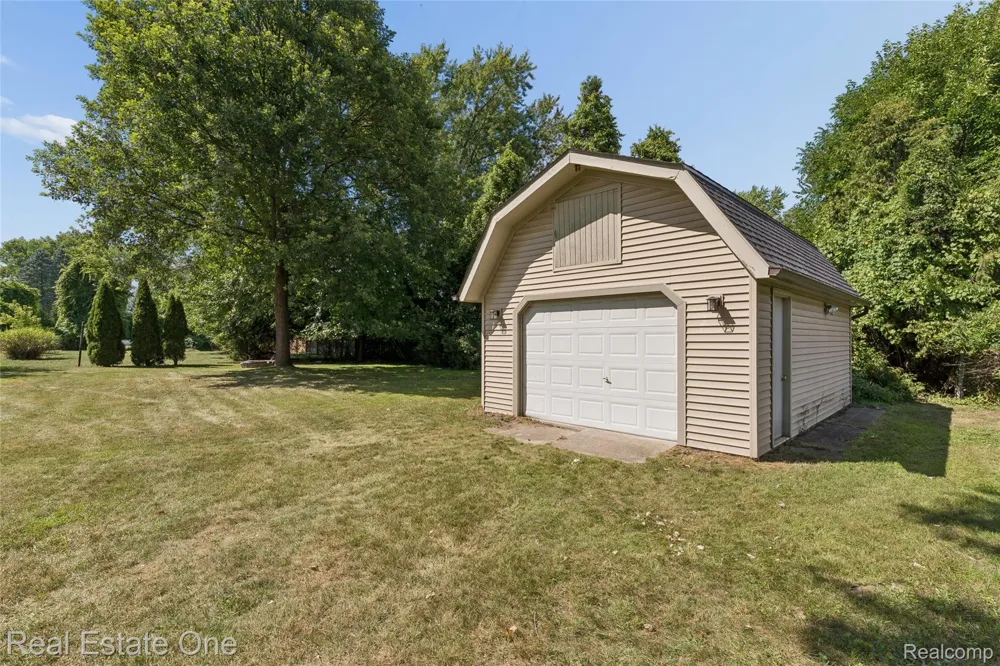 1457 Cambria Drive Troy City, MI 48085