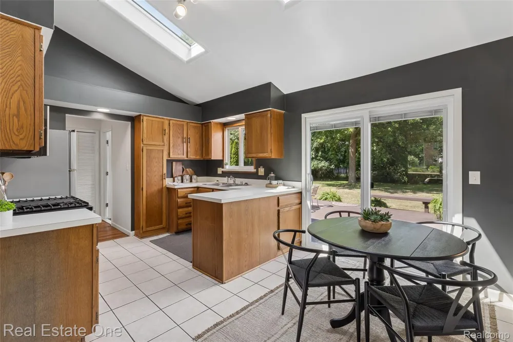 1457 Cambria Drive Troy City, MI 48085