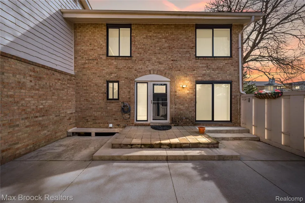 7451 Pebble Point West Bloomfield Charter Township, MI 48322