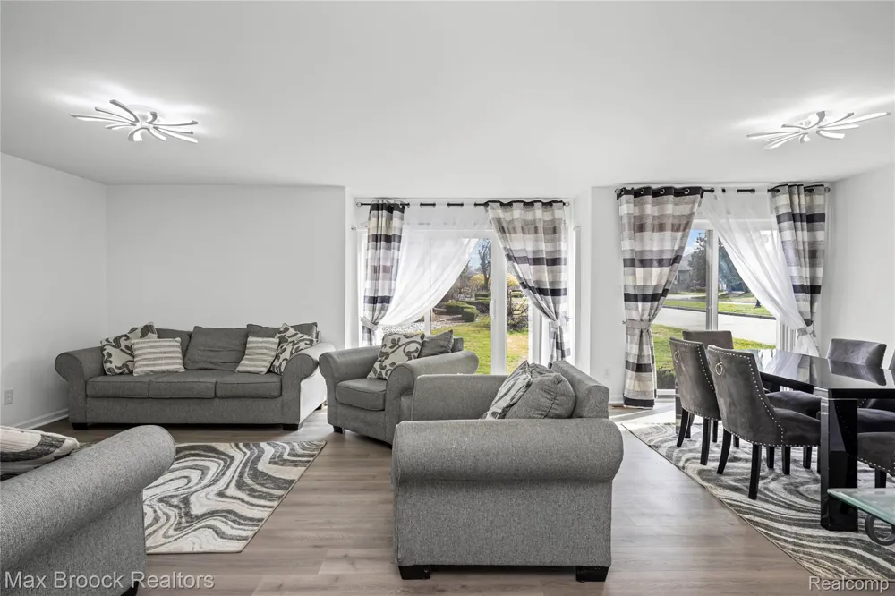7451 Pebble Point West Bloomfield Charter Township, MI 48322