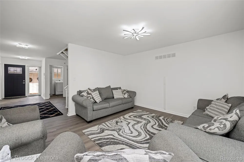 7451 Pebble Point West Bloomfield Charter Township, MI 48322