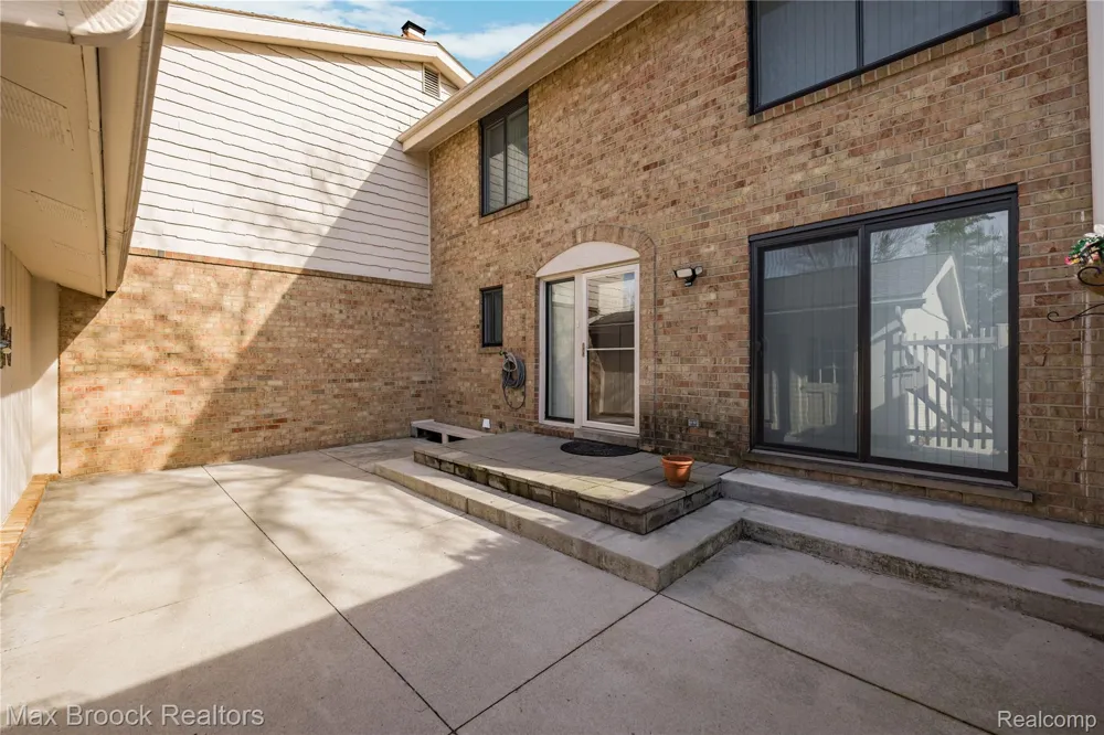 7451 Pebble Point West Bloomfield Charter Township, MI 48322