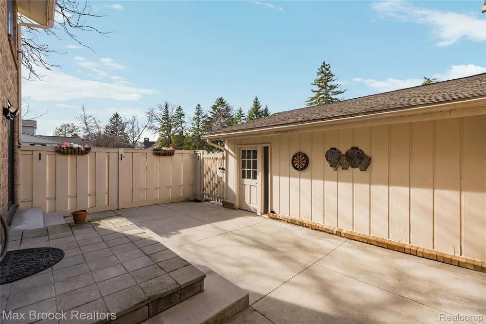 7451 Pebble Point West Bloomfield Charter Township, MI 48322