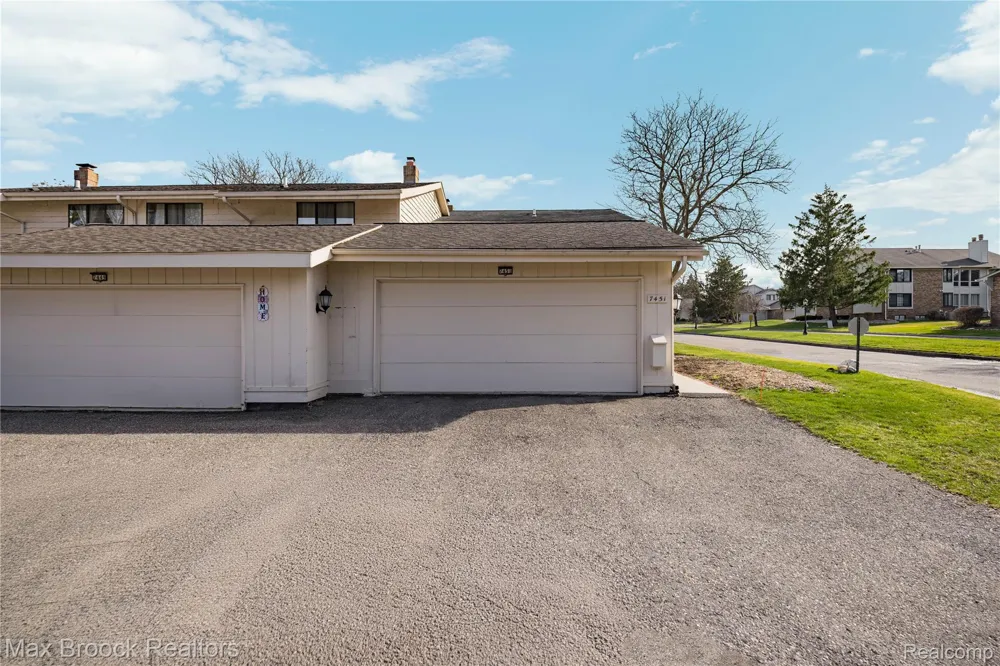 7451 Pebble Point West Bloomfield Charter Township, MI 48322