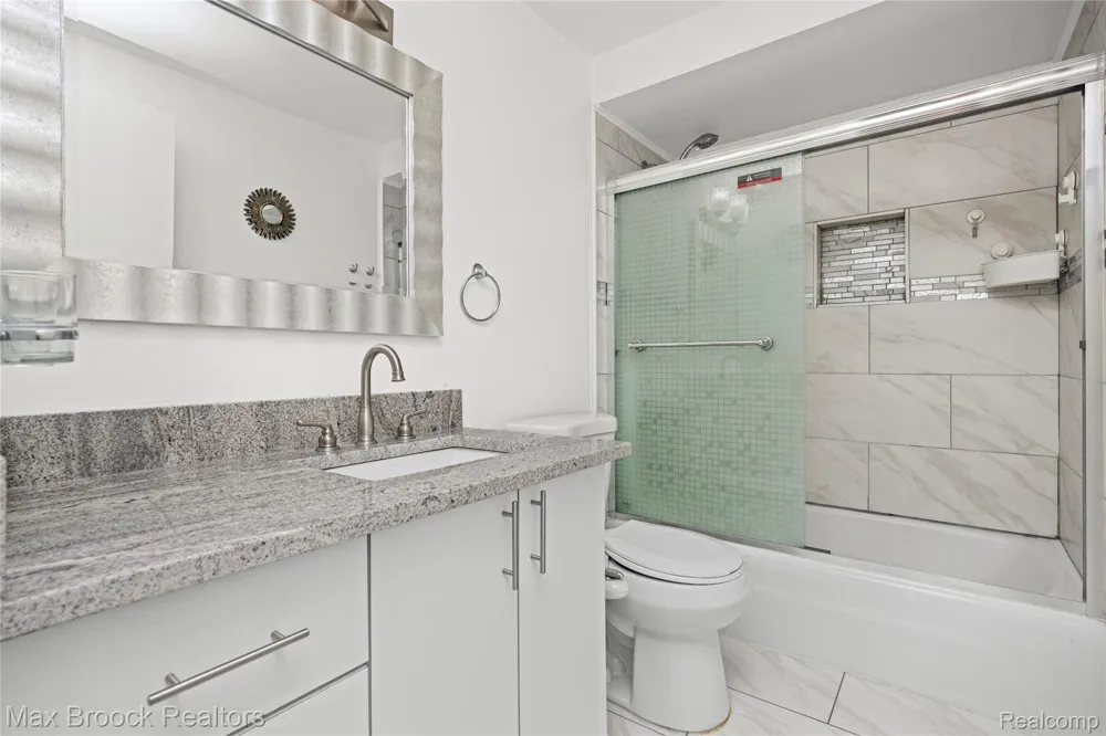 7451 Pebble Point West Bloomfield Charter Township, MI 48322