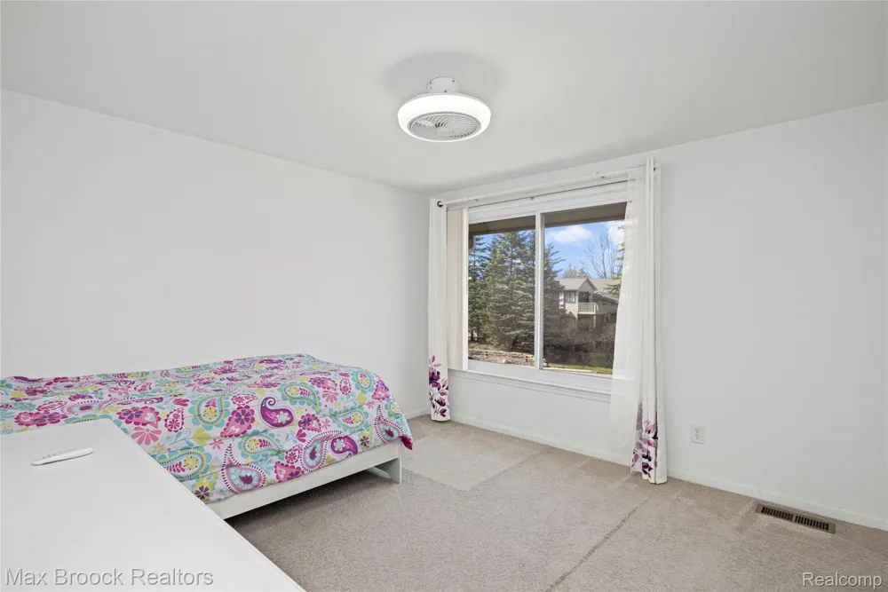 7451 Pebble Point West Bloomfield Charter Township, MI 48322