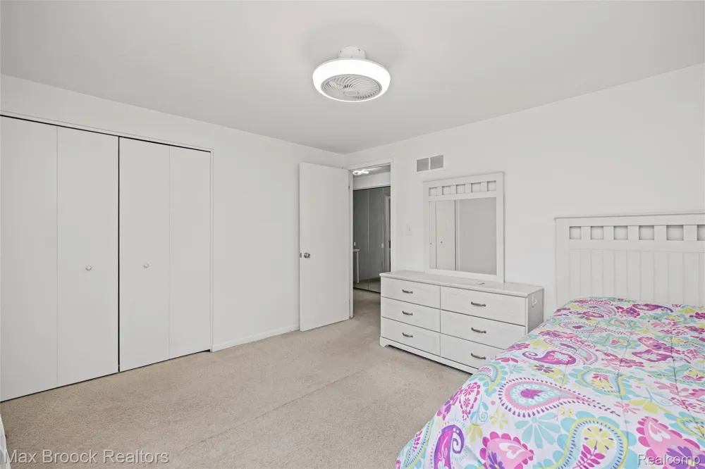 7451 Pebble Point West Bloomfield Charter Township, MI 48322