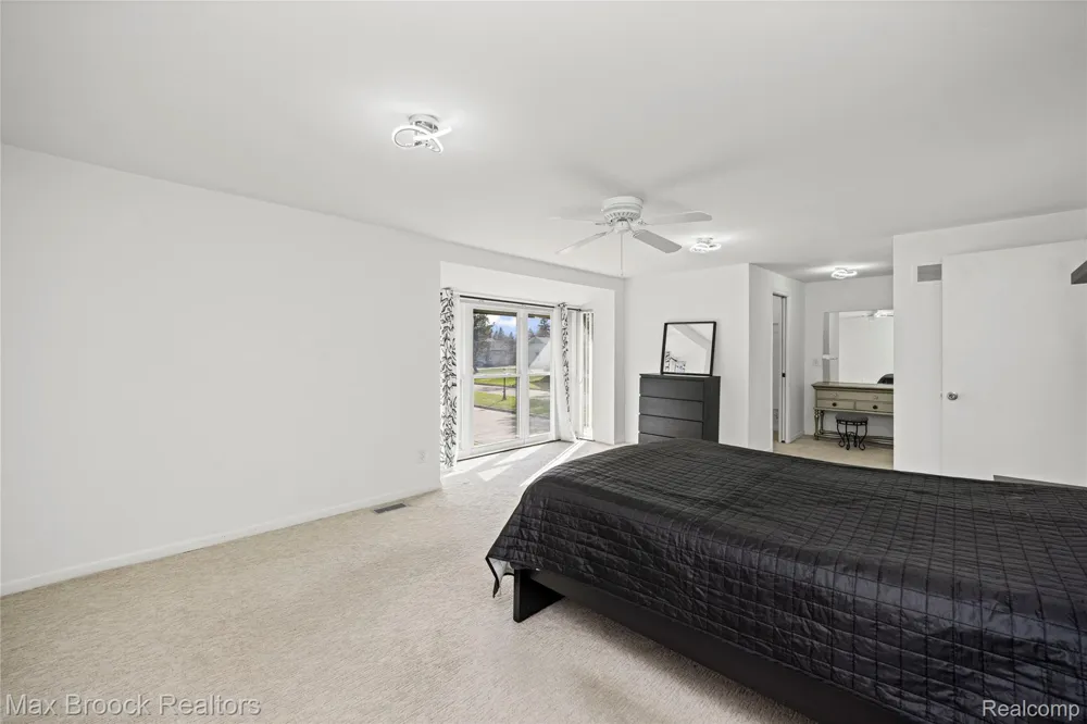 7451 Pebble Point West Bloomfield Charter Township, MI 48322