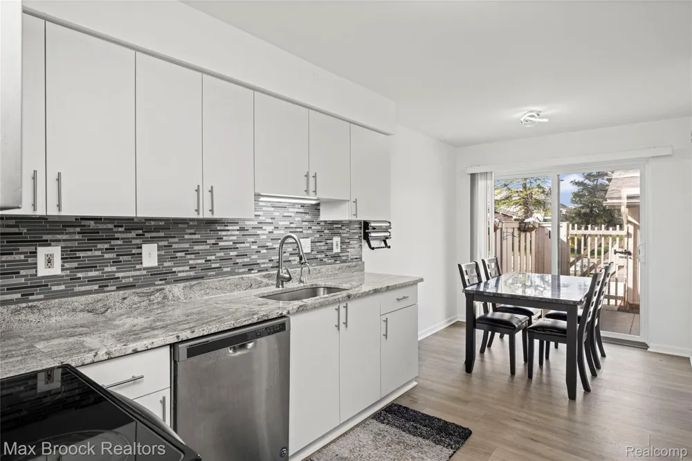 7451 Pebble Point West Bloomfield Charter Township, MI 48322
