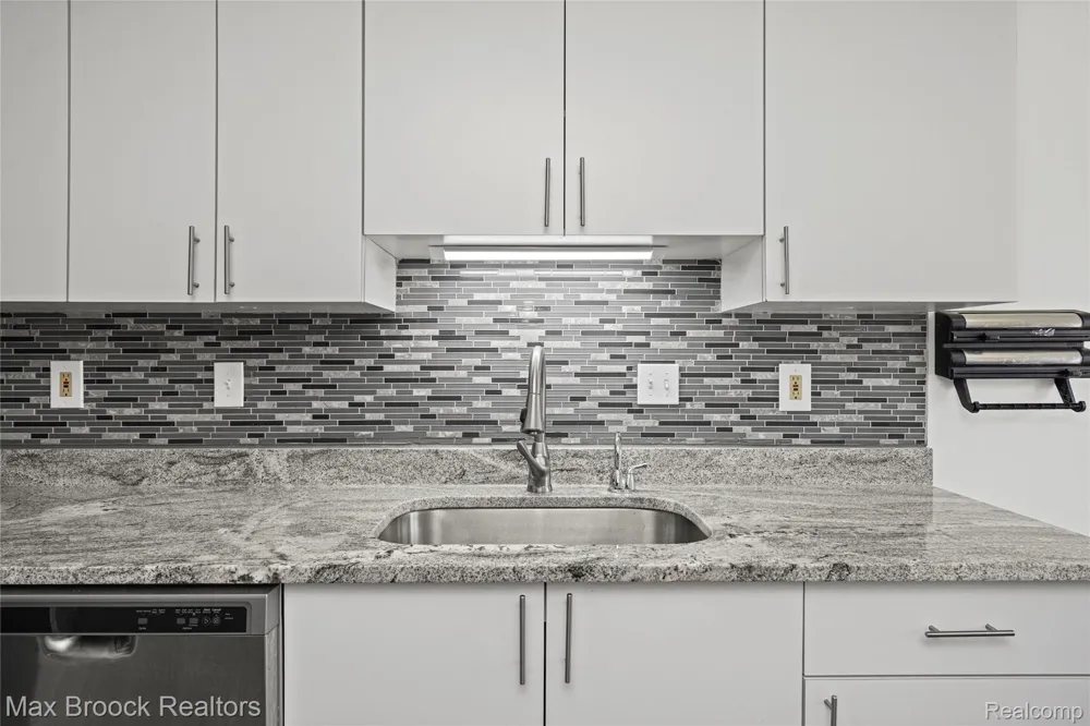 7451 Pebble Point West Bloomfield Charter Township, MI 48322