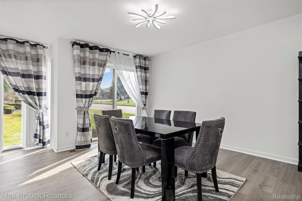 7451 Pebble Point West Bloomfield Charter Township, MI 48322