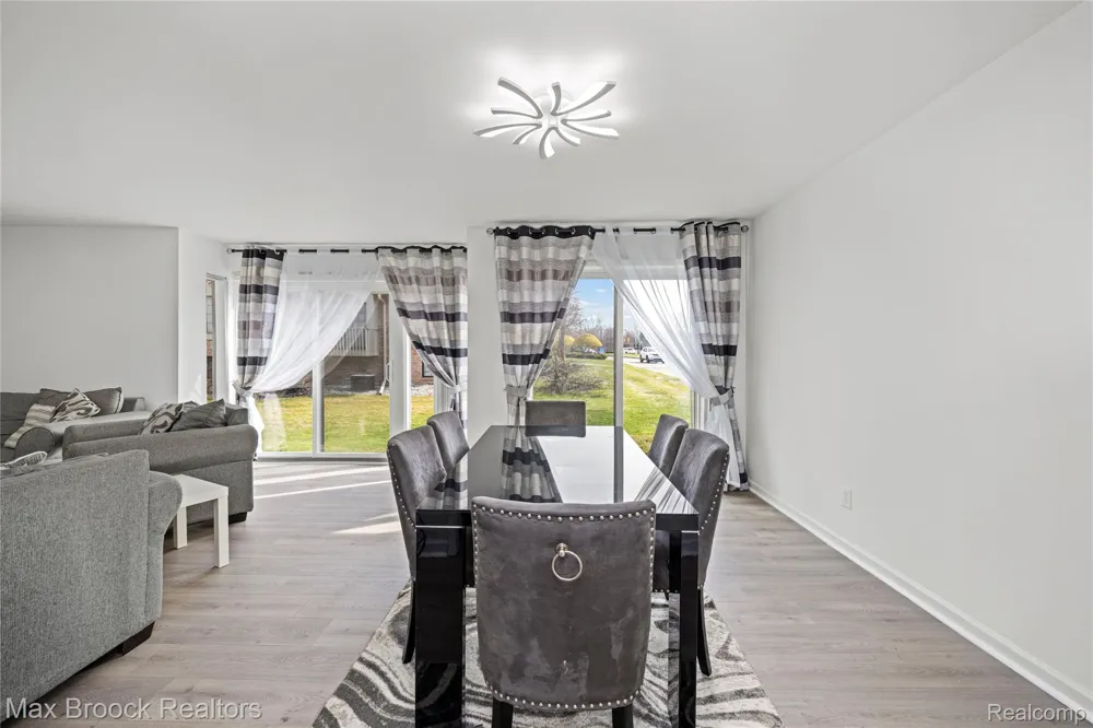 7451 Pebble Point West Bloomfield Charter Township, MI 48322