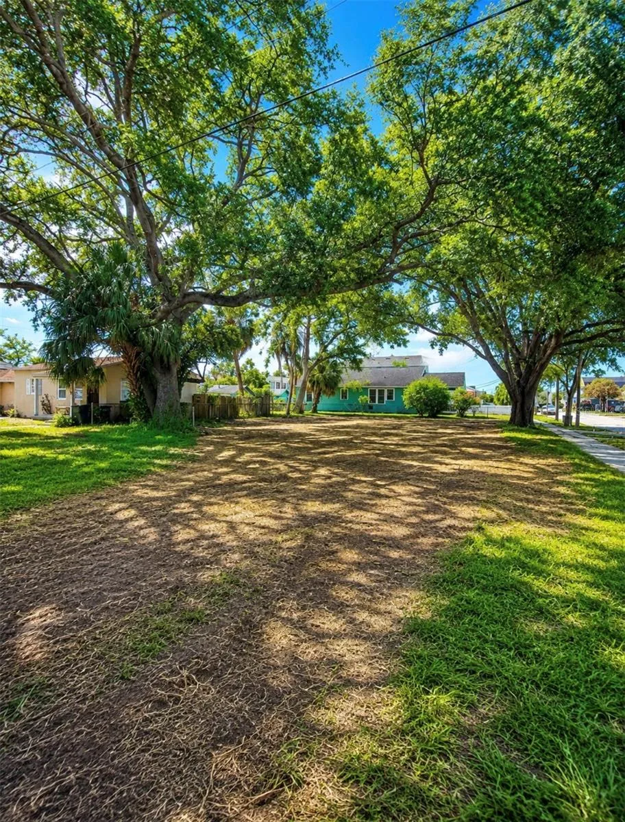 302 ALBANY AVENUE Tampa, FL 33606