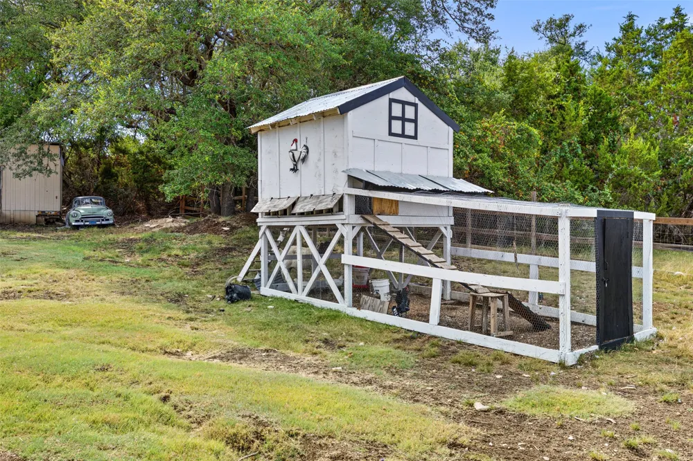 213 Beauchamp Road Dripping Springs, TX 78620