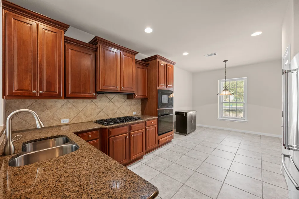 213 Fieldstone Drive Georgetown, TX 78633