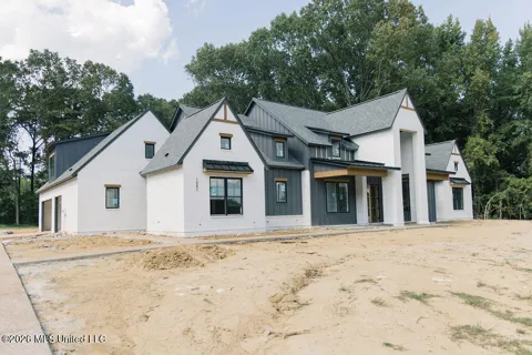 1582 Ella Cove