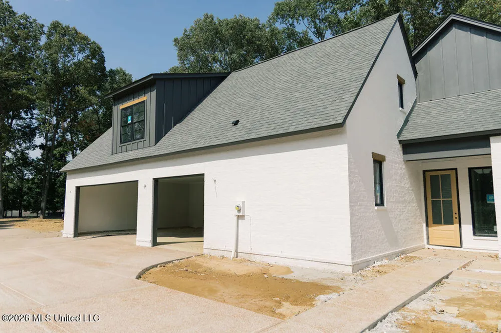 1582 Ella Cove Hernando, MS 38632