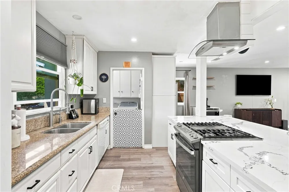 19857 Bassett Winnetka, CA 91306