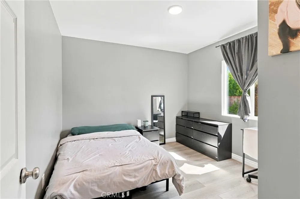 19857 Bassett Winnetka, CA 91306