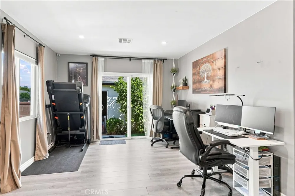 19857 Bassett Winnetka, CA 91306