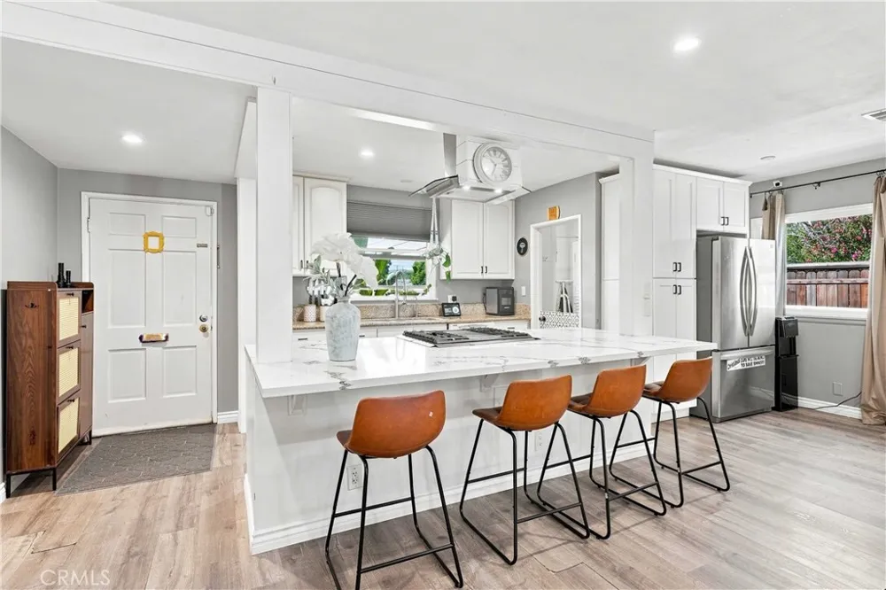 19857 Bassett Winnetka, CA 91306