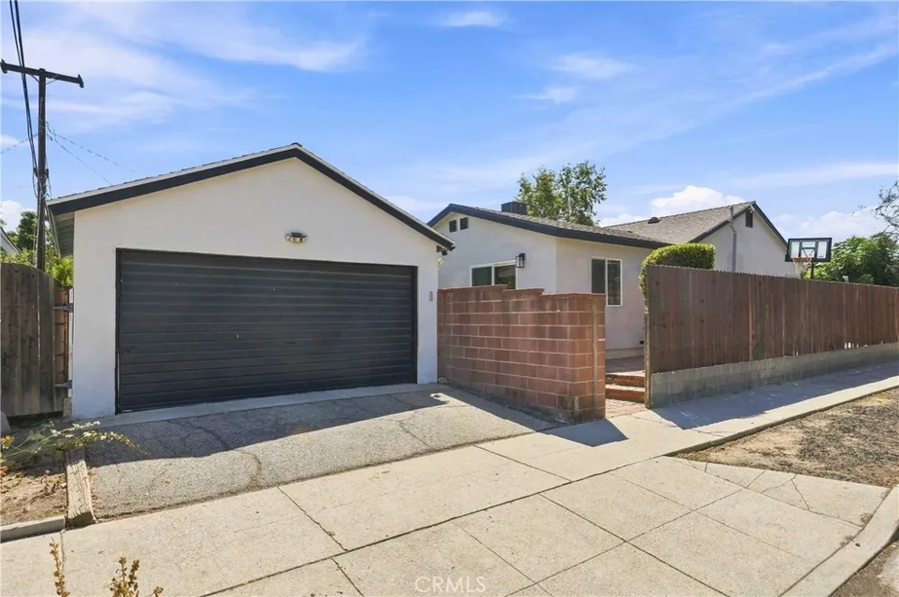 19857 Bassett Winnetka, CA 91306