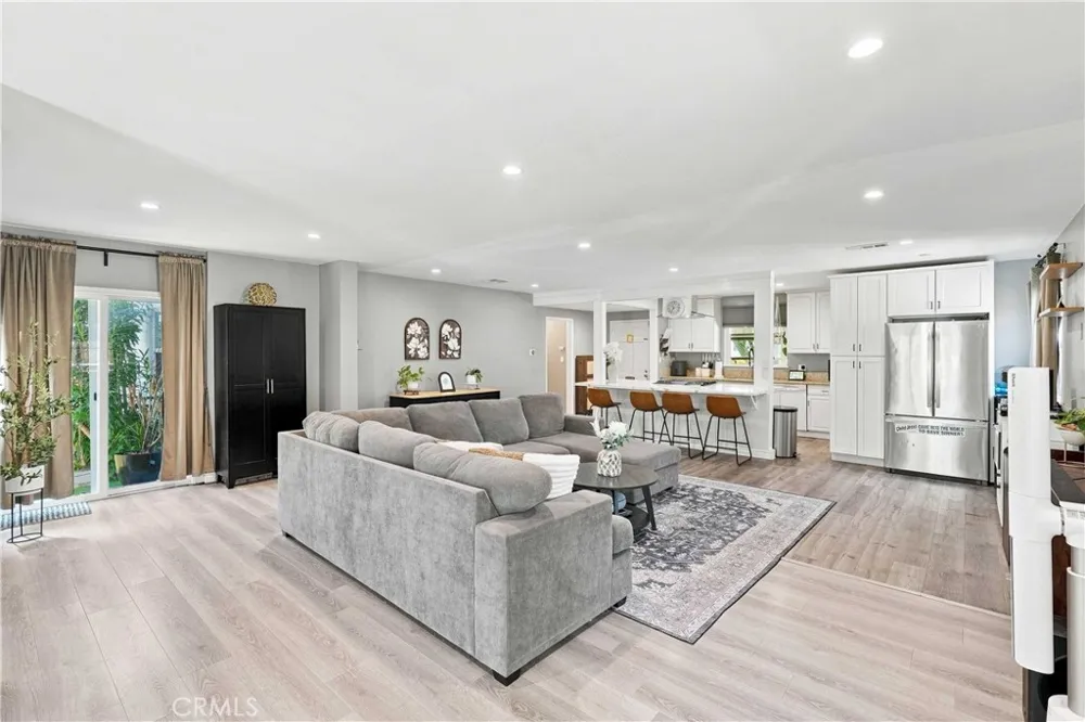 19857 Bassett Winnetka, CA 91306