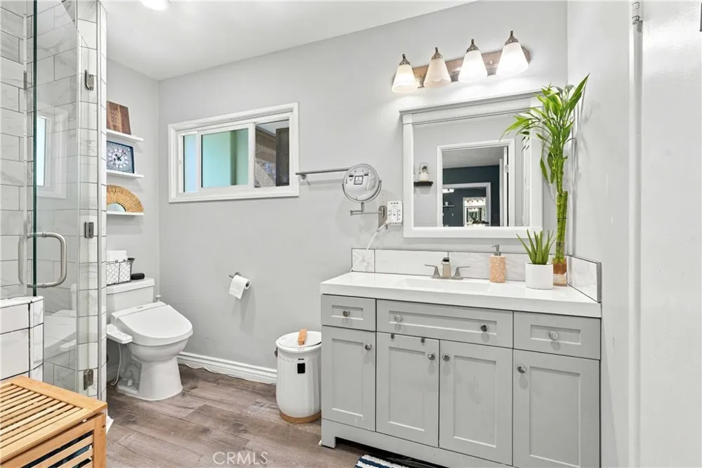 19857 Bassett Winnetka, CA 91306