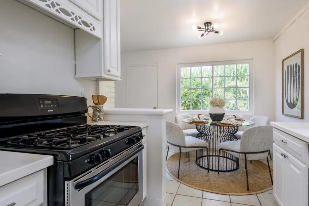 73 Poinsettia Avenue San Mateo, CA 94403
