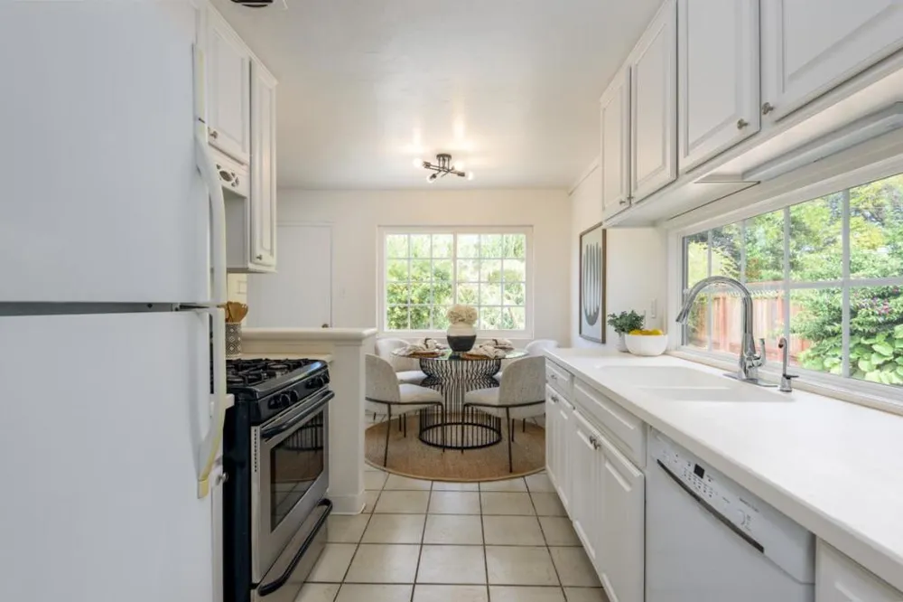 73 Poinsettia Avenue San Mateo, CA 94403