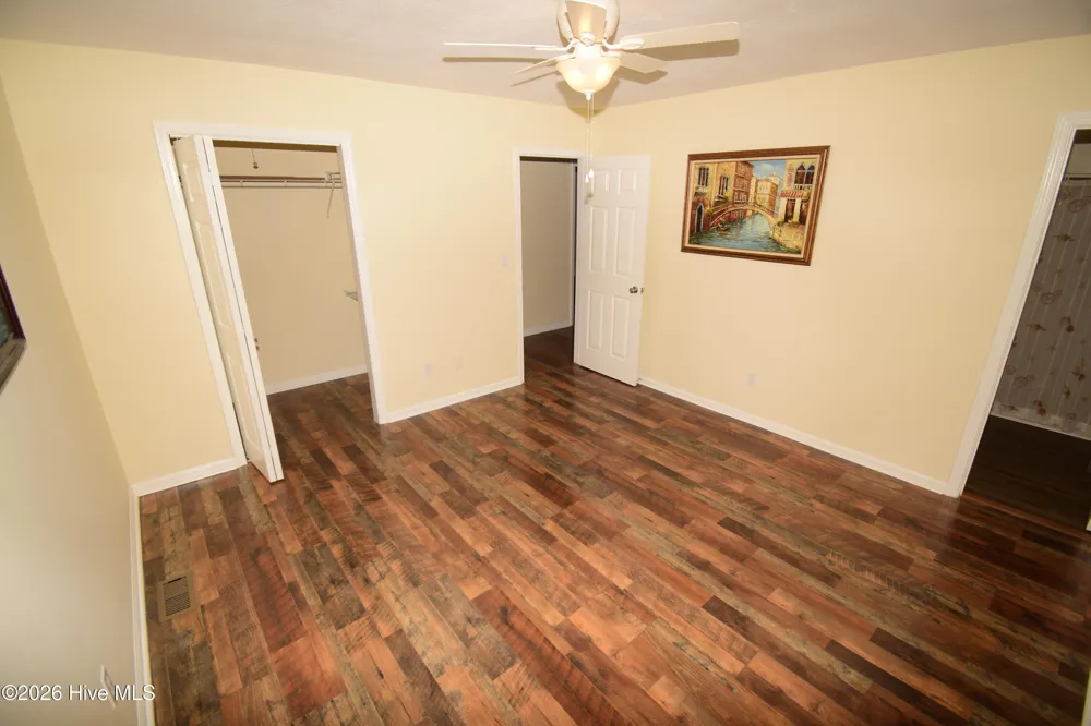 1005 Stillwood Circle Jacksonville, NC 28540