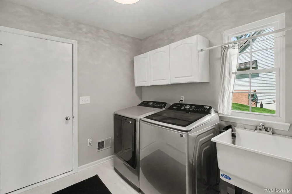 6396 Heron Park Way Independence Charter Township, MI 48346