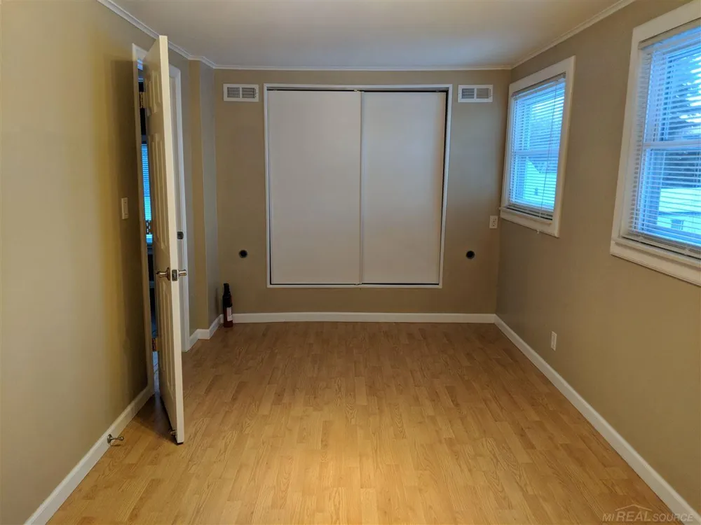 2010 Van Courtland Drive Troy City, MI 48083