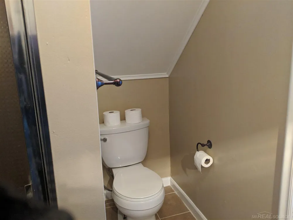 2010 Van Courtland Drive Troy City, MI 48083