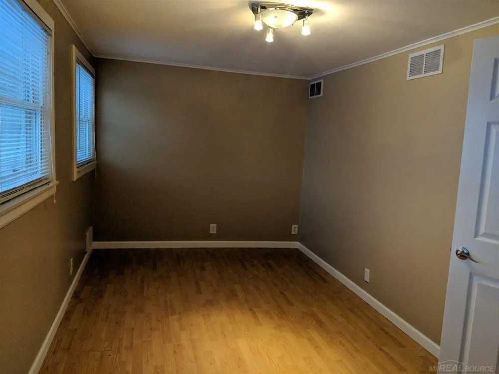 2010 Van Courtland Drive Troy City, MI 48083