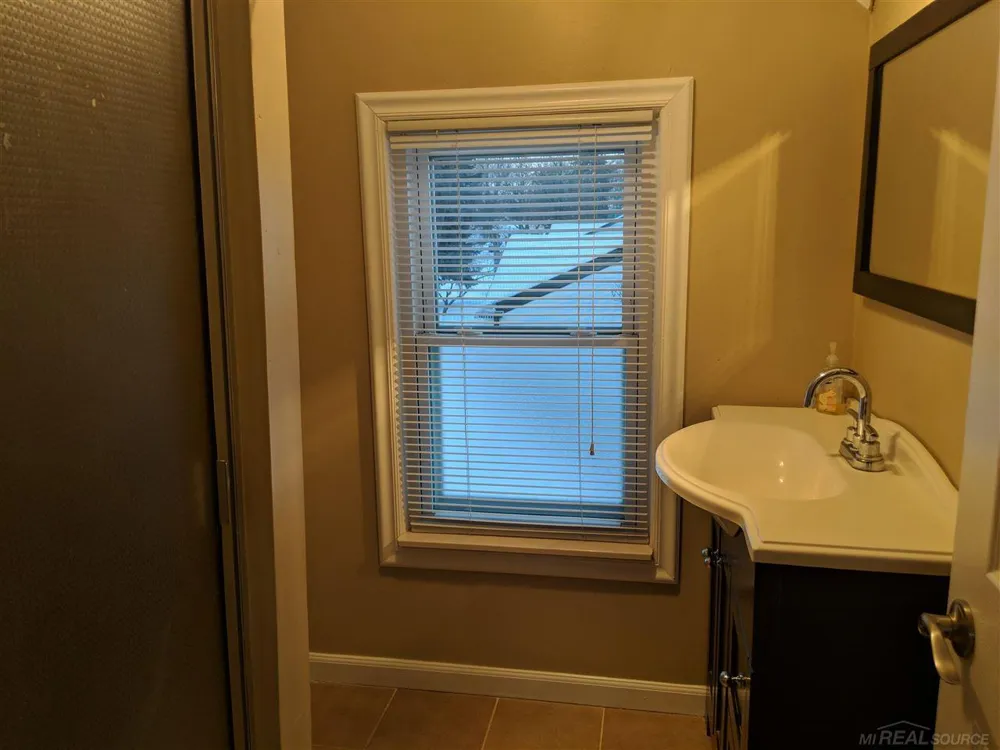 2010 Van Courtland Drive Troy City, MI 48083