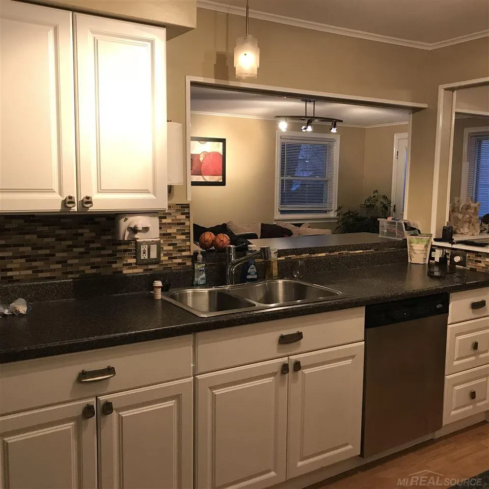 2010 Van Courtland Drive Troy City, MI 48083