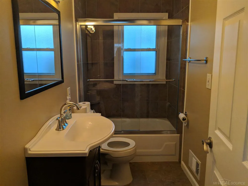 2010 Van Courtland Drive Troy City, MI 48083