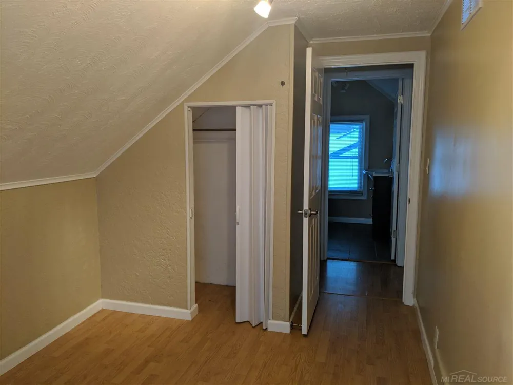 2010 Van Courtland Drive Troy City, MI 48083